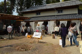 長谷園様の窯出し市のサンプル画像